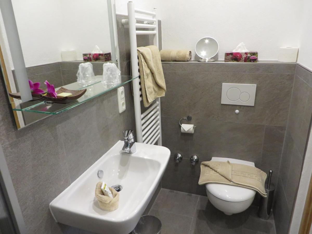 Höslwang Landhof Angstl - Gaestezimmer Und Tagungsraum מראה חיצוני תמונה